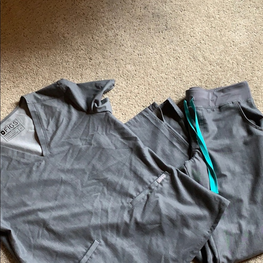 Digs scrubs size S